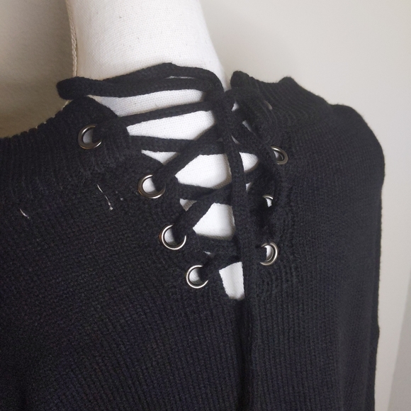 Umgee USA Black Floral Sweater Women’s Large | Lace-Up Back Long Sleeve Top - Picture 8 of 10